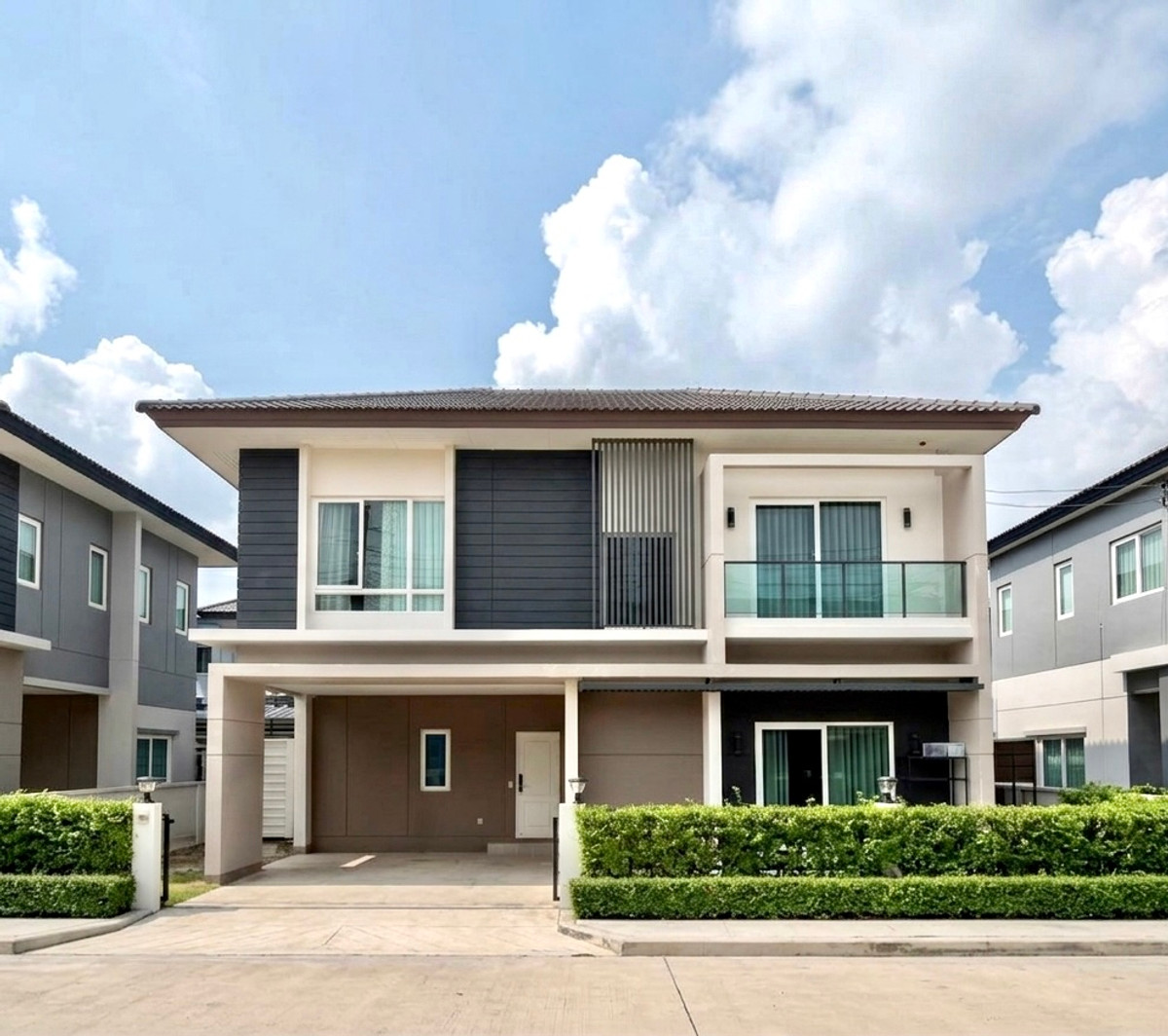 For SaleHousePathum Thani,Rangsit, Thammasat : Centro Phahol - Vibhavadi 2 / 4 Bedrooms (FOR SALE) BNS062