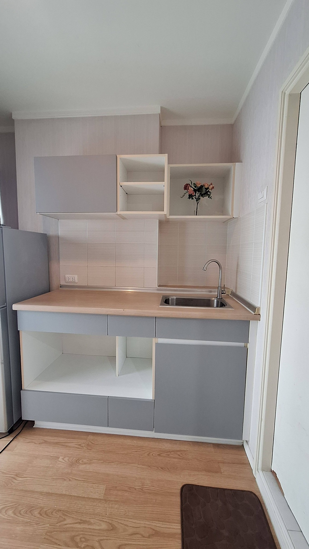 ขายคอนโดบางนา แบริ่ง ลาซาล : K-6825 ห้องเฟอร์นิเจอร์บิ้วอิน พร้อมอยู่ ชั้นสูง 🔥🔥 ขาย !!  คอนโด LPN เมกะบางนา ใกล้ IKEA เมกะบางนา