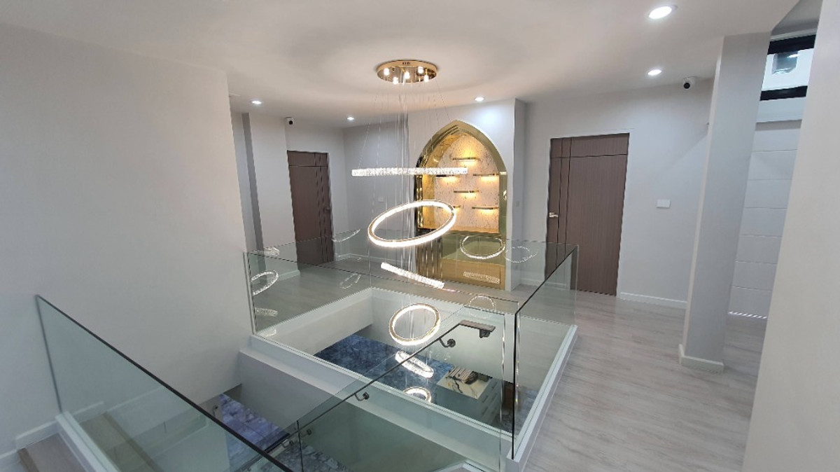 ให้เช่าบ้านโชคชัย4 ลาดพร้าว71 : บ้านเดี่ยว 2 ชั้น รีโนเวทใหม่ สไตล์โมเดิร์น ทำลเดี ให้เช่า ย่านลาดพร้าว-โชคชัย4 ใกล้โรงพยาบาลเปาโล โชคชัย 4 เพียง 2 กม.