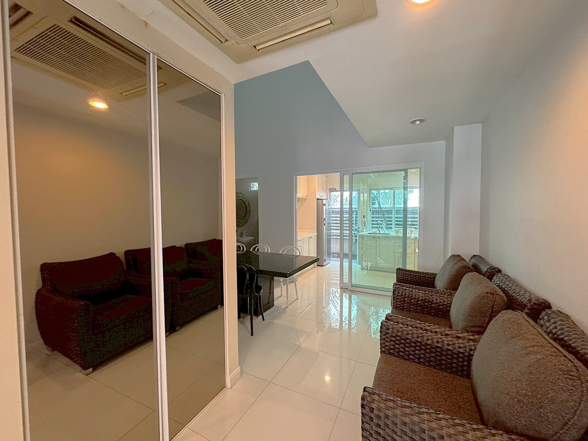 For RentTownhomeSukhumvit, Asoke, Thonglor : Townhouse in a private compound with a peaceful, green environment, located near BTS & MRT Asok ** NO CO-AGENT ** 