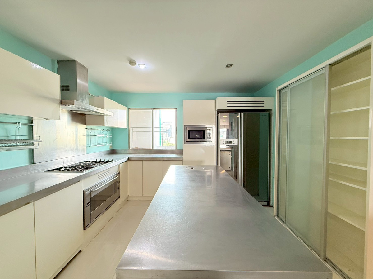 For RentCondoSukhumvit, Asoke, Thonglor : 🎉🌇 Condo for Rent – 4 Bedrooms near BTS Ekkamai | Regent on the Park Sukhumvit 61