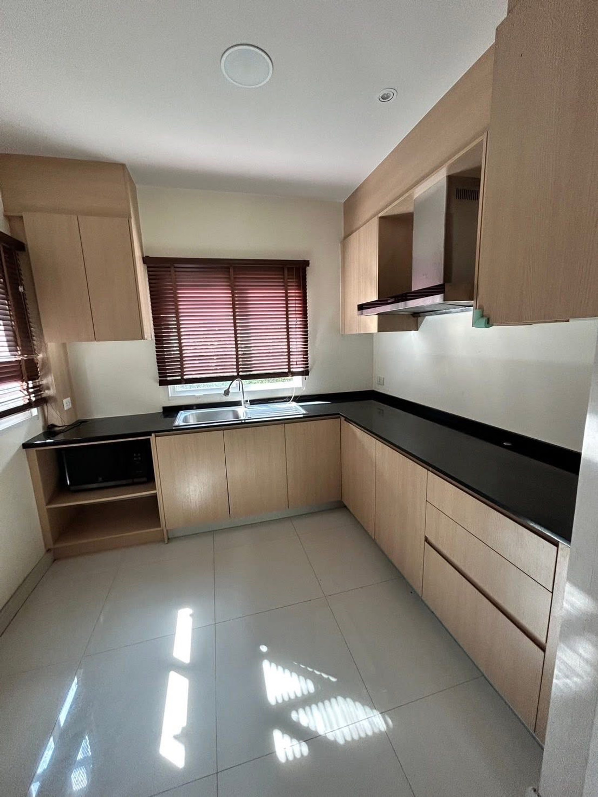 ให้เช่าบ้านสมุทรปราการ สำโรง : ให้เช่าบ้านเดี่ยว มบ.ภัสสร เทพารักษ์-บางนา (บางพลี) ใกล้ Big C บางพลี และเยส บางพลี