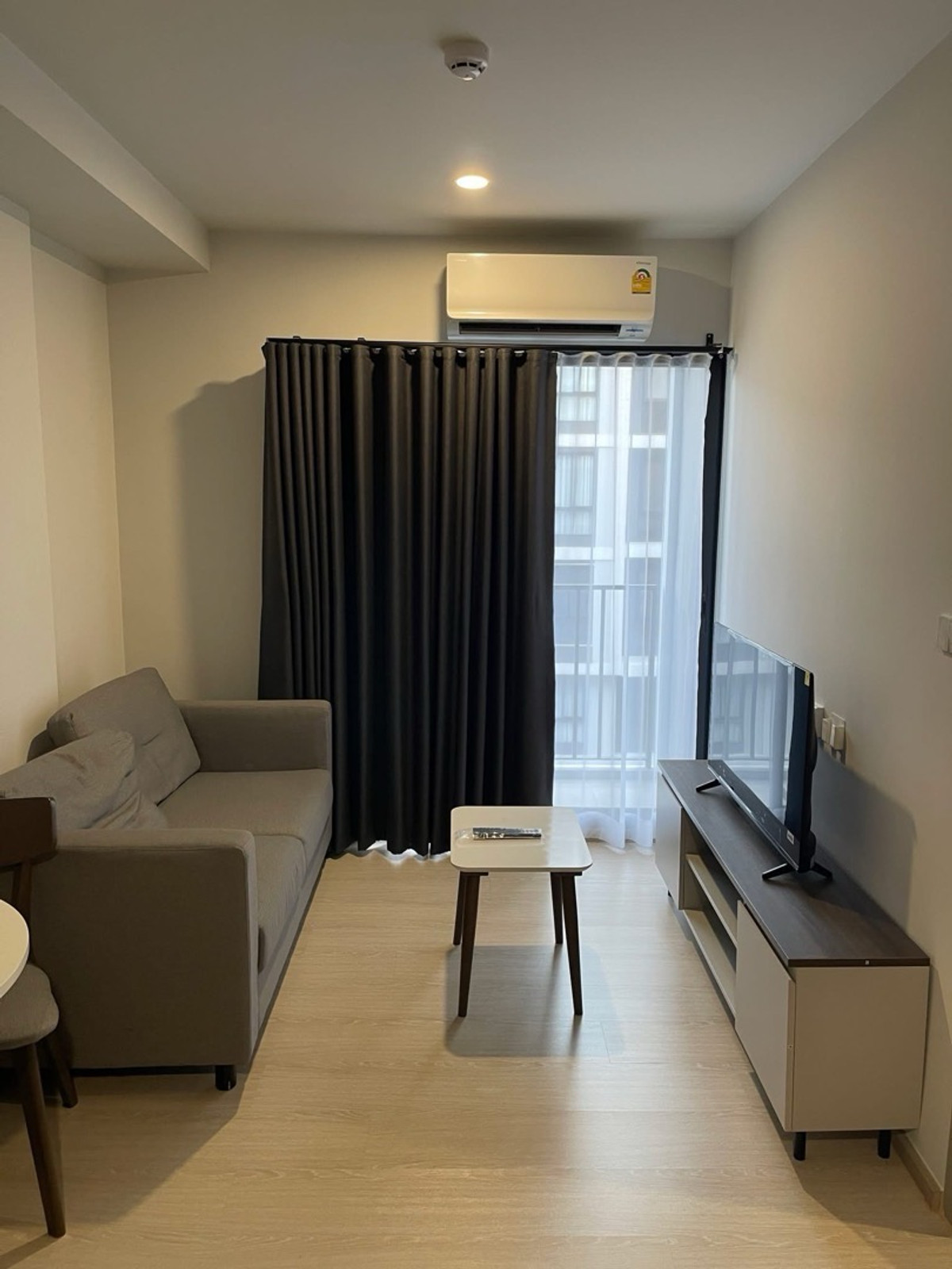 ให้เช่าคอนโดปทุมธานี รังสิต ธรรมศาสตร์ : 📣 ห้องมุม วิวสระ 31 ตร.ม. ใกล้ BTS คูคต | Nue Cross Khu Khot Station 📣