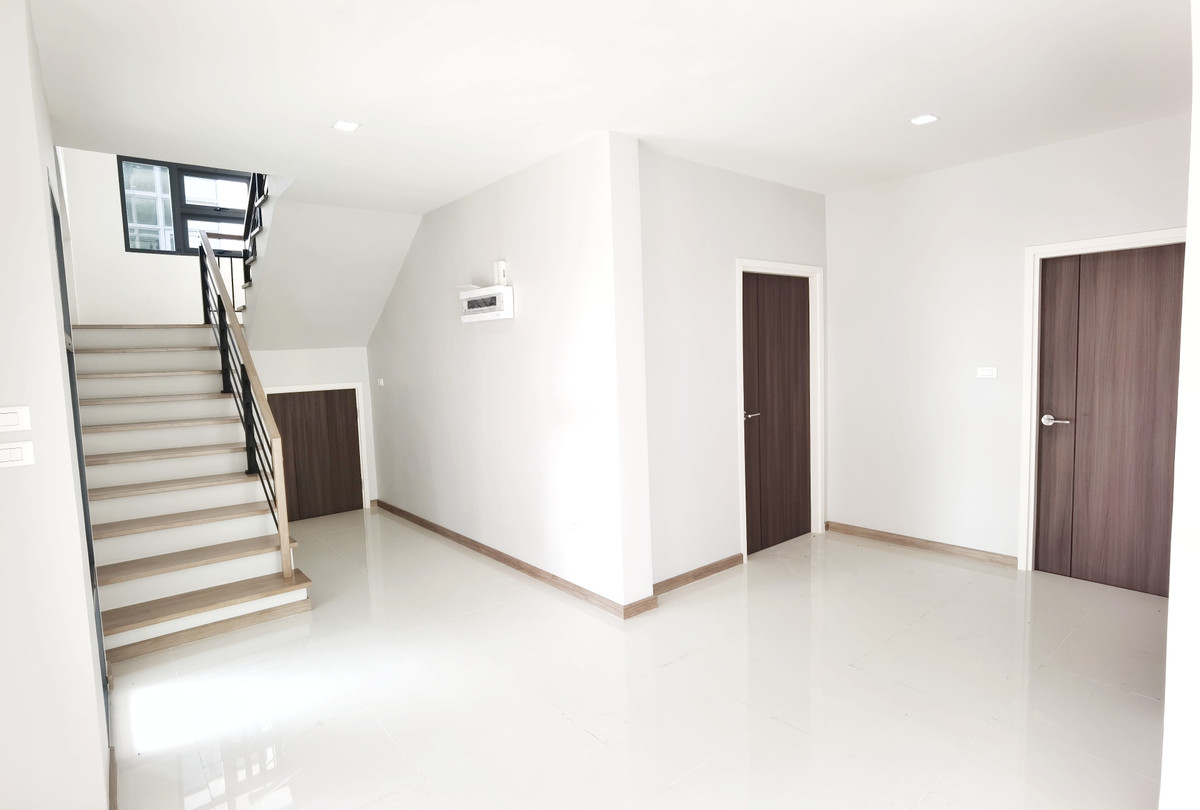 ขายบ้านนนทบุรี บางใหญ่ บางบัวทอง : [ขายขาดทุน 3 ล้าน!] บ้านเดี่ยวหลังใหญ่ ซื่อตรง พรีเมี่ยม บางบัวทอง-340 สภาพมือหนึ่ง 106 ตร.ว. ใกล้เซ็นทรัลเวสต์เกต คุ้มที่สุดในย่าน! 