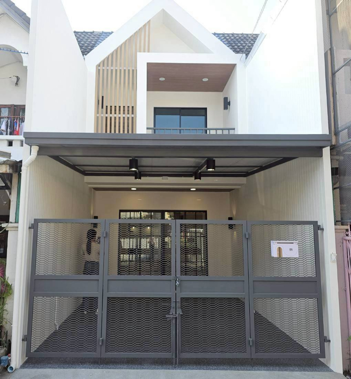 ขายทาวน์โฮมเกษตร นวมินทร์ ลาดปลาเค้า : 📣  ขายบ้านรีโนเวท สไตล์ Modern 🏡 ม.ราณี 2 ลาดปลาเค้า 42 👉 ทาวน์เฮาส์ 2 ชั้น เนื้อที่ 17 ตร.ว. 2 ห้องนอน 2 ห้องน้ำ 🎉 ราคาเพียง 2.75 ล้านบาท