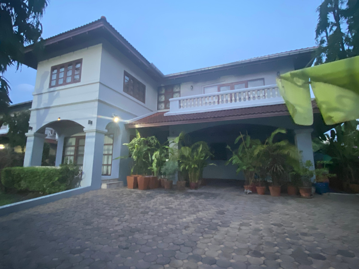 For SaleHousePattanakan, Srinakarin : Just 800 meters from Sri Udom Station, detached house 98.9 square meters.