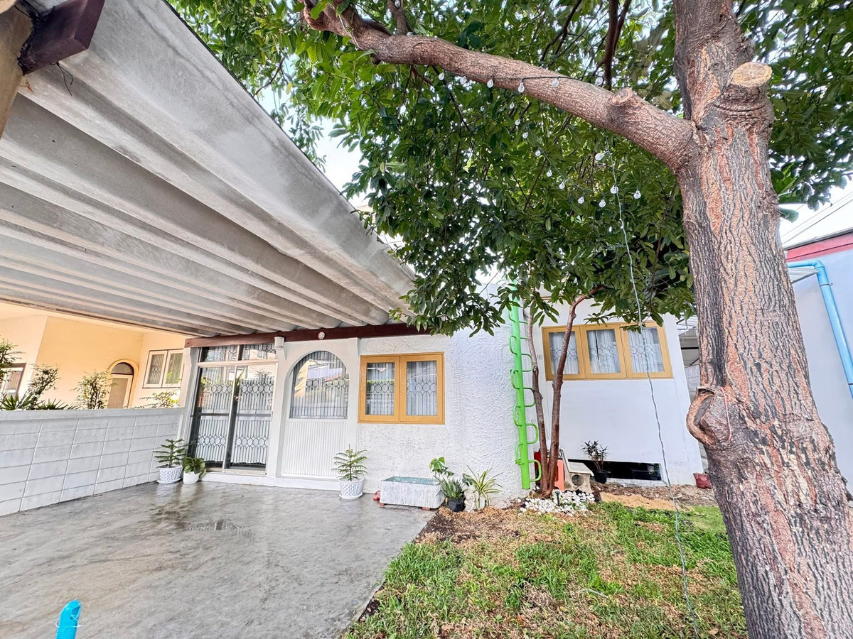 For RentHouseRama5, Ratchapruek, Bangkruai : Resort style detached house for rent, Soi Tiwanon 52, near MRT Samakkhi 200m., near Central Chaengwattana.