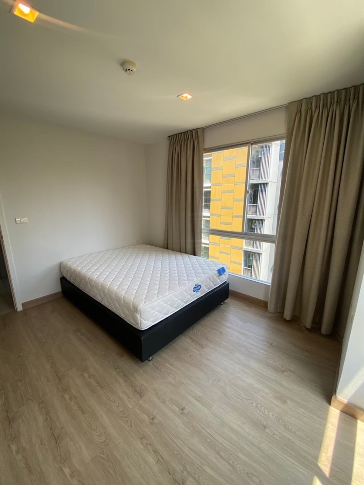 ให้เช่าคอนโดคลองเตย กล้วยน้ำไท : คอนโด Metro Luxe พระราม 4 ให้เช่า 40sqm. ราคา 16,000 ต่อรองได้