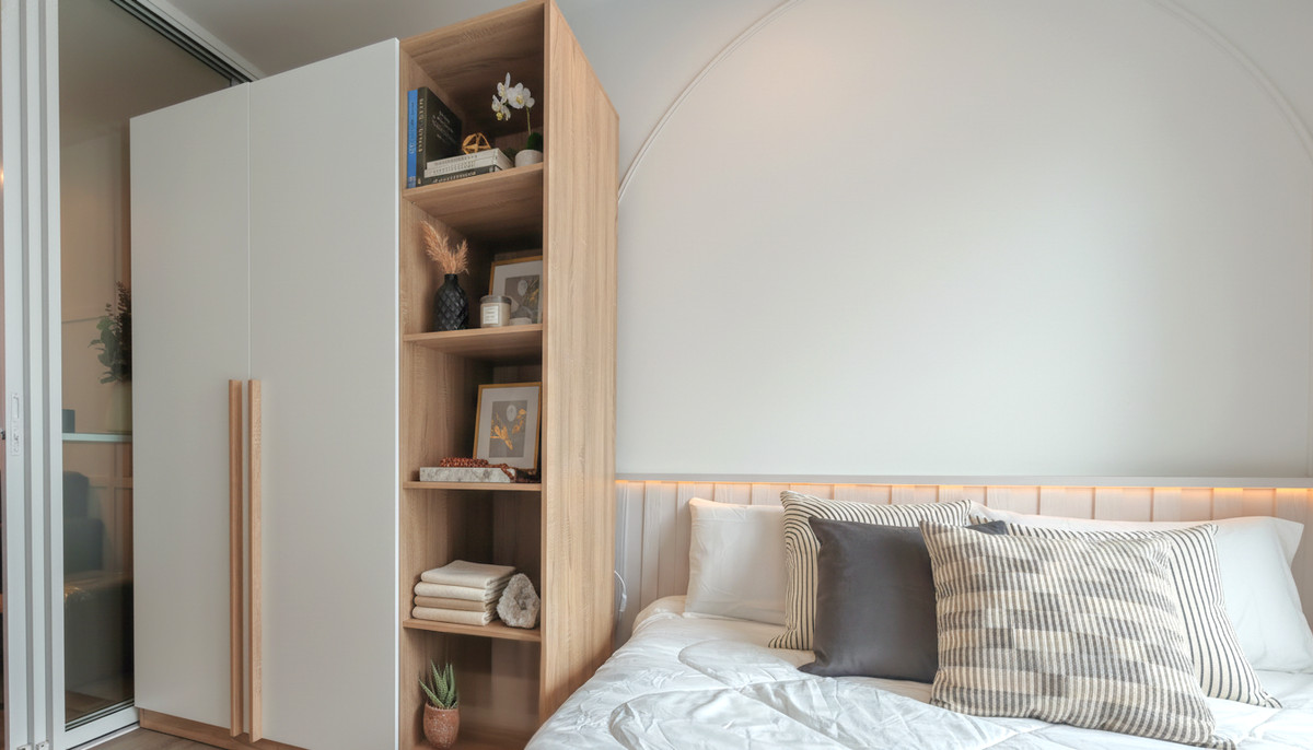 For RentCondoThaphra, Talat Phlu, Wutthakat : Condo for rent near BTS 180m (Silom Line) TheMall/MRT 1 station or go to Chong Nonsi 20 minutes, spacious room, convenient travel, 7 Tai Condo 080-564-4936