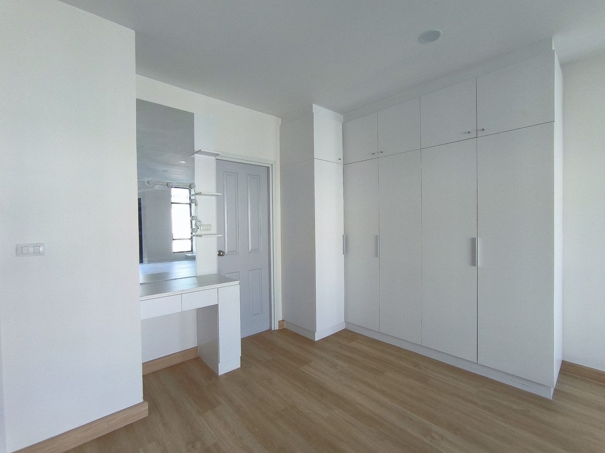 For SaleTownhomePattanakan, Srinakarin : 3-Storey Townhome for Sale – Patio Srinakarin-Rama9 Newly renovated and ready to move in, only 4.25 Million