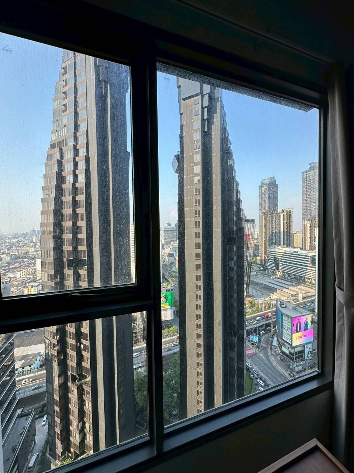 ให้เช่าคอนโดพระราม 9 เพชรบุรีตัดใหม่ RCA : ให้เช่า 📍 Life Asoke - Rama 9 📍 เฟอร์นิเจอร์ และ เครื่องใช้ไฟฟ้าครบ ใกล้ MRT พระราม 9