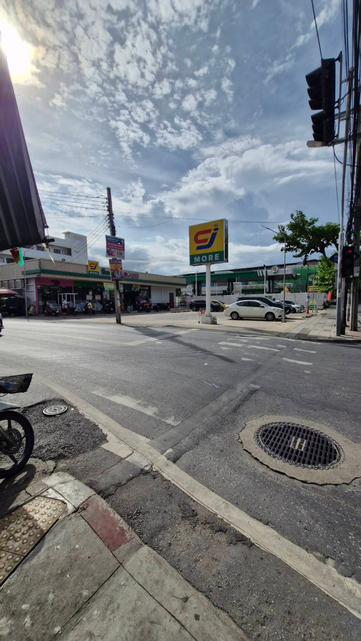 ขายราษฎร์บูรณะ สุขสวัสดิ์ : ขายอพาร์ทเม้น 4 ชั้น 24 ห้อง ปากซอยประชาอุทิศ 76 ทำเลทุ่งครุ ใกล้ CJ MORE ซีเจ มอร์ เริ่มธุรกิจต่อได้ทันที