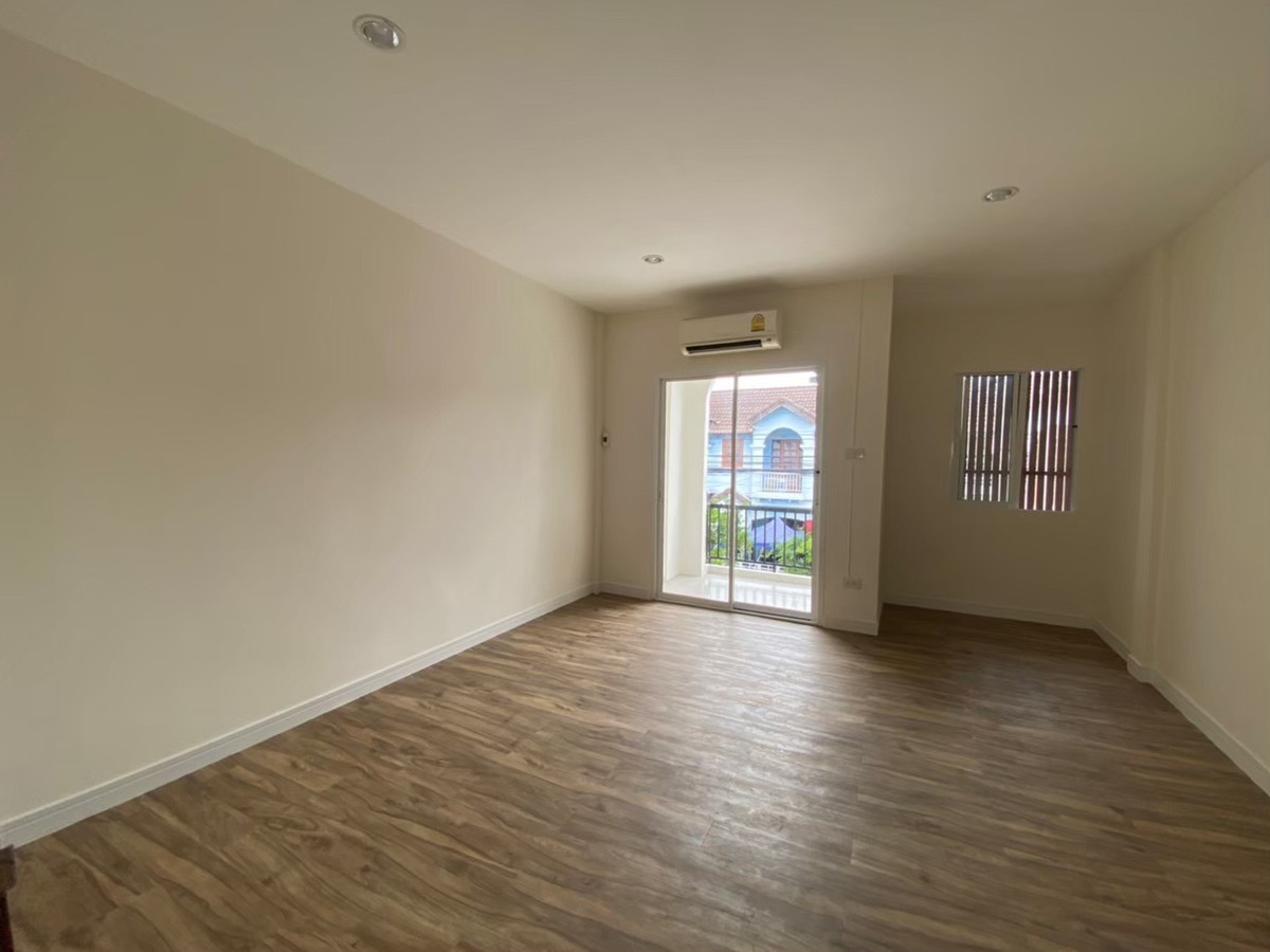 For SaleTownhomeVipawadee, Don Mueang, Lak Si : Newly renovated house for sale, 2-story townhouse, 16 sq m, Rattanawalai Village. Near Don Mueang Airport and the Red Line.