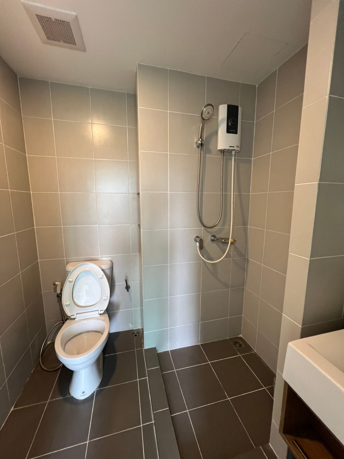 For RentCondoKasetsart, Ratchayothin : Condo for rent, Kensington Kaset Campus, 2 bedrooms, next to Kasetsart University fence, BTS Bang Bua, just 1 minute.