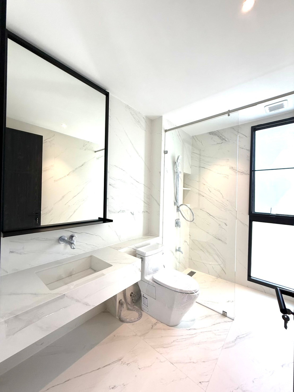 For SaleHousePattanakan, Srinakarin : House for sale VIVE New Krungthepkreetha has a private pool, private elevator, parking for 4 cars+