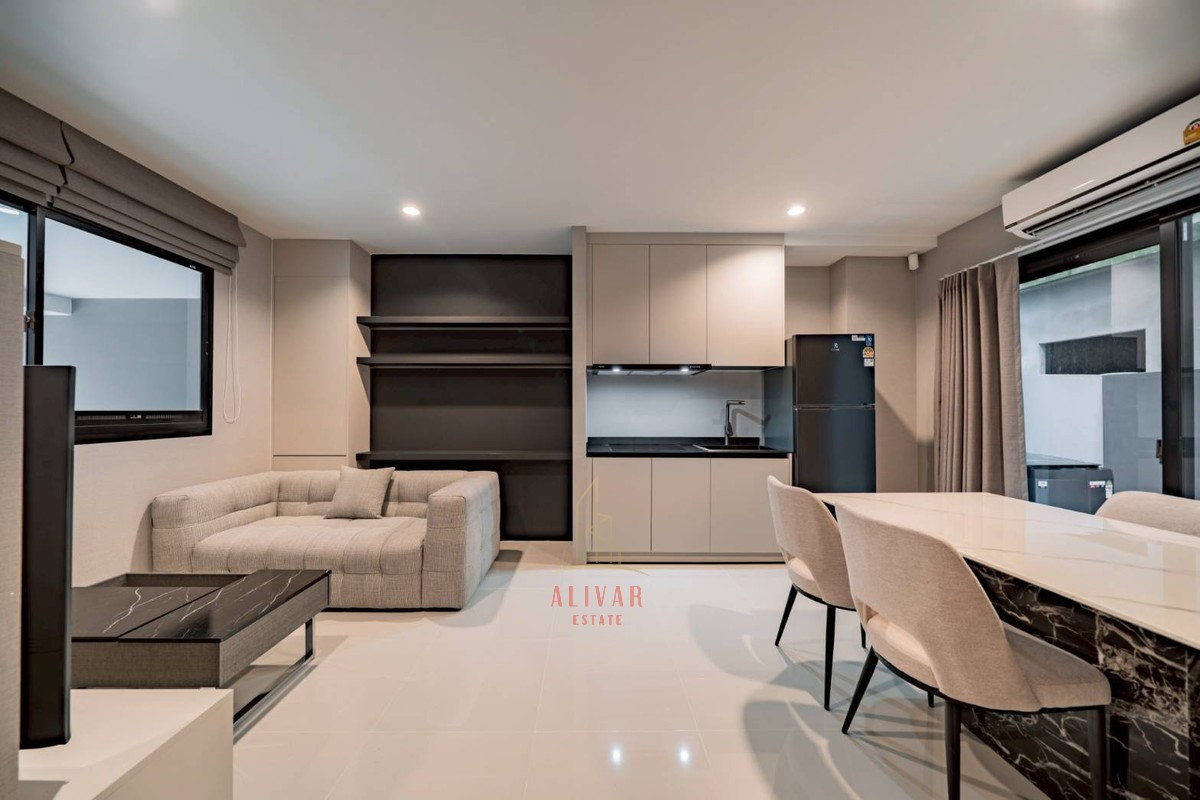 For RentTownhomePattanakan, Srinakarin : RH034026 For rent, new townhome, 3 floors, corner plot at Nirvana DEFINE Krungthep Kreetha, near MRT Sri Kritha Station.