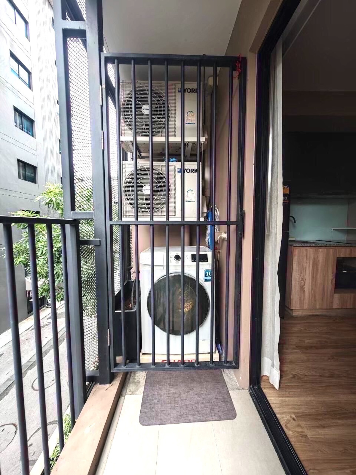 For RentCondoSathorn, Narathiwat : 🎯Blossom Condo @ Sathorn - Charoenrat🔥🔥Beautiful room, fully furnished, in the heart of the city, ready to move in. I like coming to talk at work (T01485)