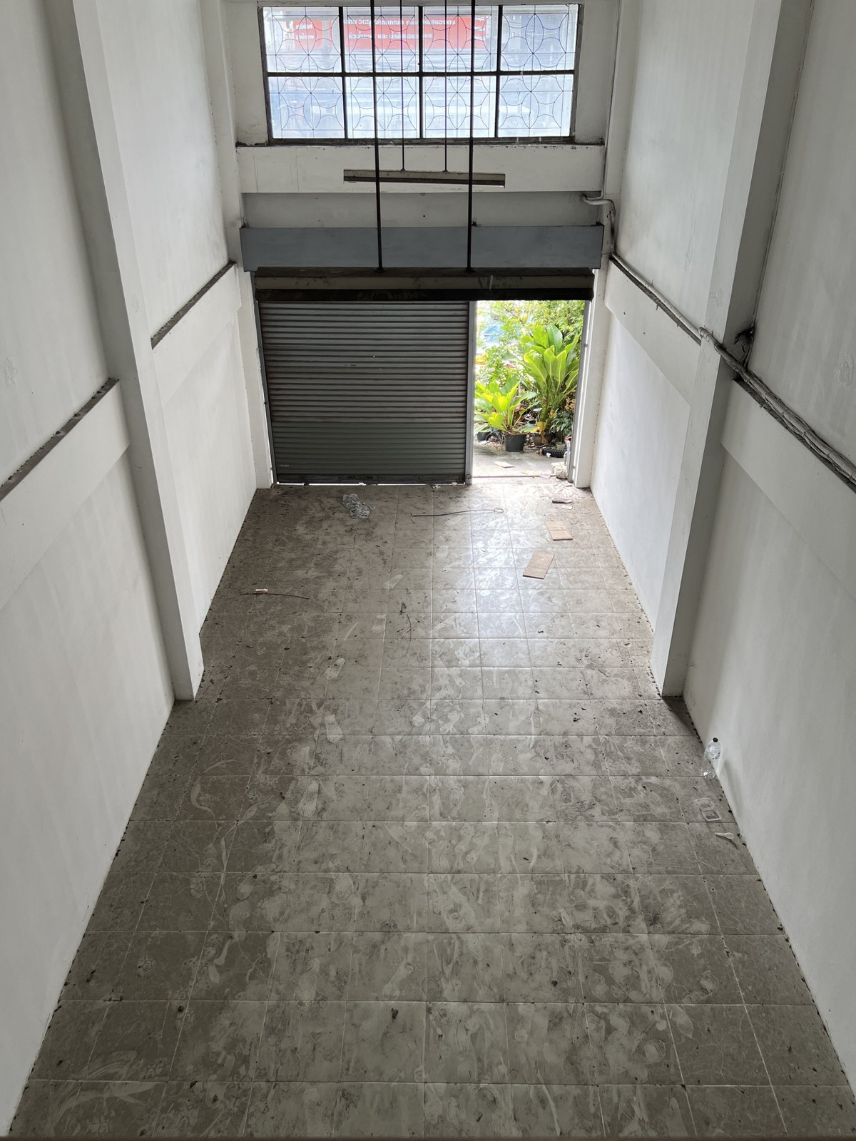 For RentShop HouseMin Buri, Romklao : Prime Commercial Building for Rent – Suwinthawong Main Road (Corner of Soi Sam Wa)