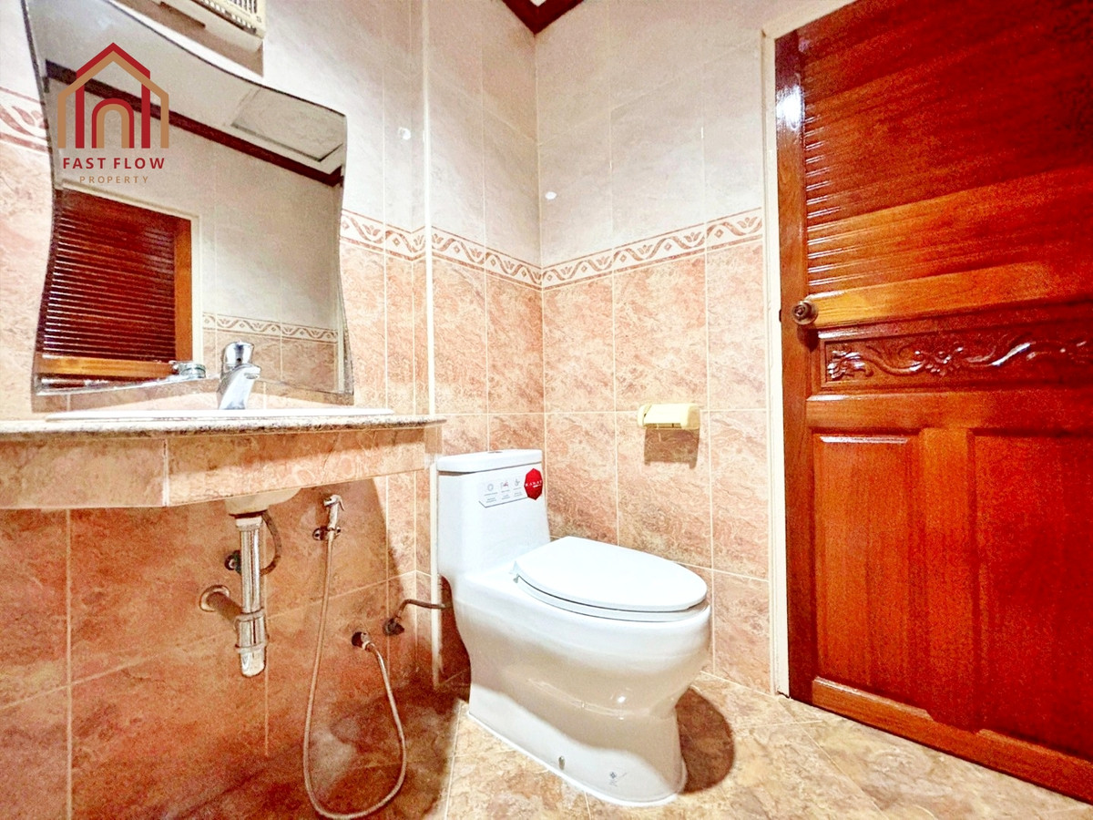 For RentPathum Thani,Rangsit, Thammasat : Twin house for rent, Burirom, 36 sq m, Rangsit, Khlong 4, kitchen addition, Phra Ong Chao Sai Road. Single house mood Sawai Pracharat Road MAY