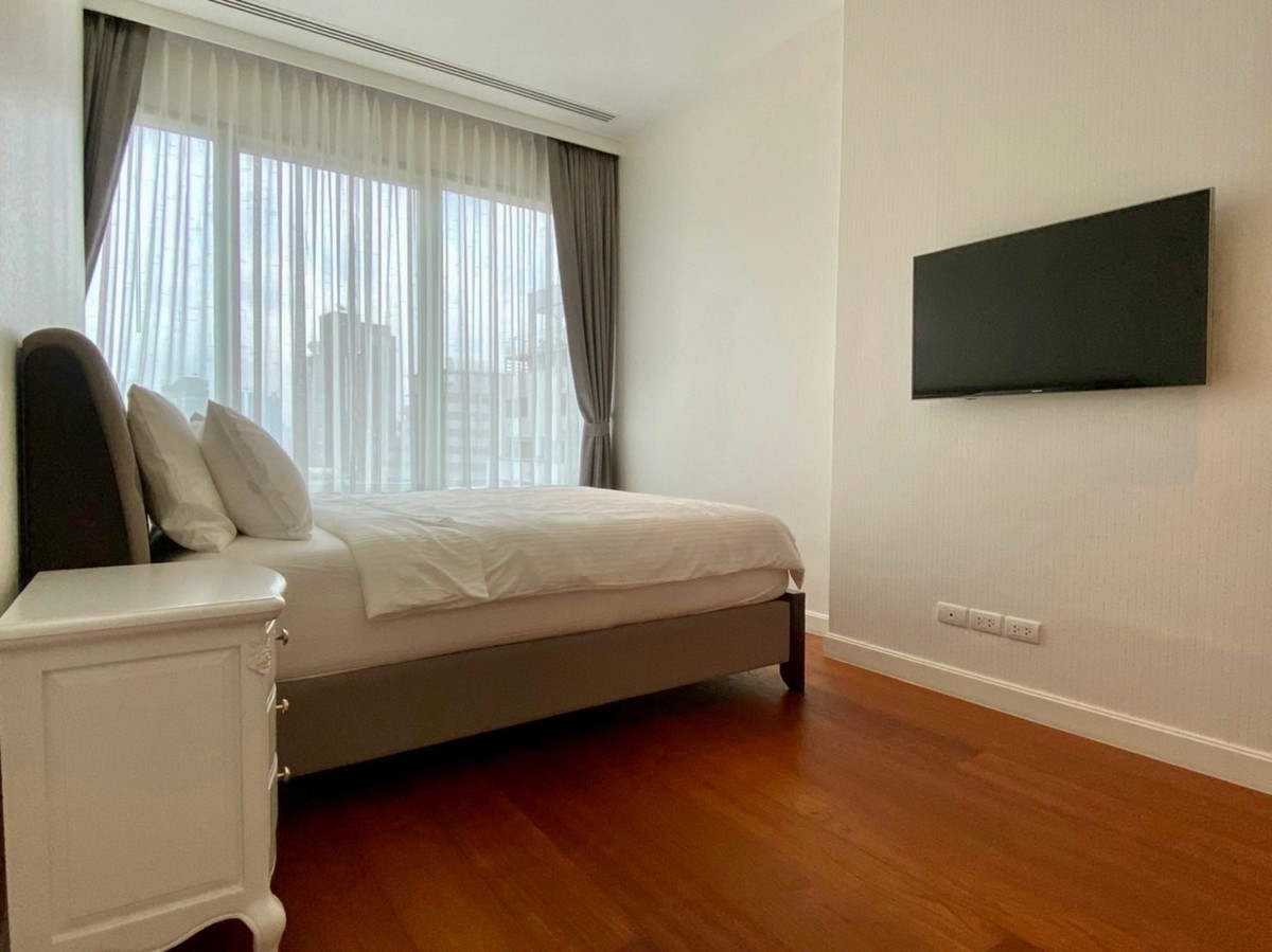 CondoWitthayu, Chidlom, Langsuan, Ploenchit : Spacious 2 Bedroom Luxury Condo in Ratchadamri Near Lumpini Park Ideal for Investment and High Rental Demand