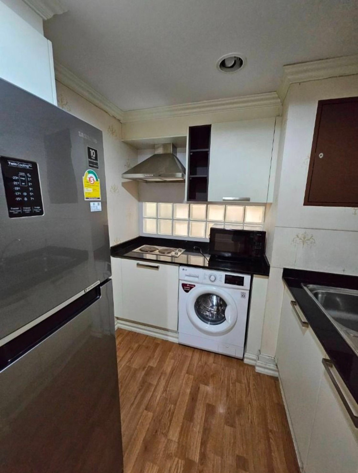 For RentCondoRatchadapisek, Huaikwang, Suttisan : 🏡 Big room, hard to find! The Kris 1, spacious room, very good layout, ready to move in.