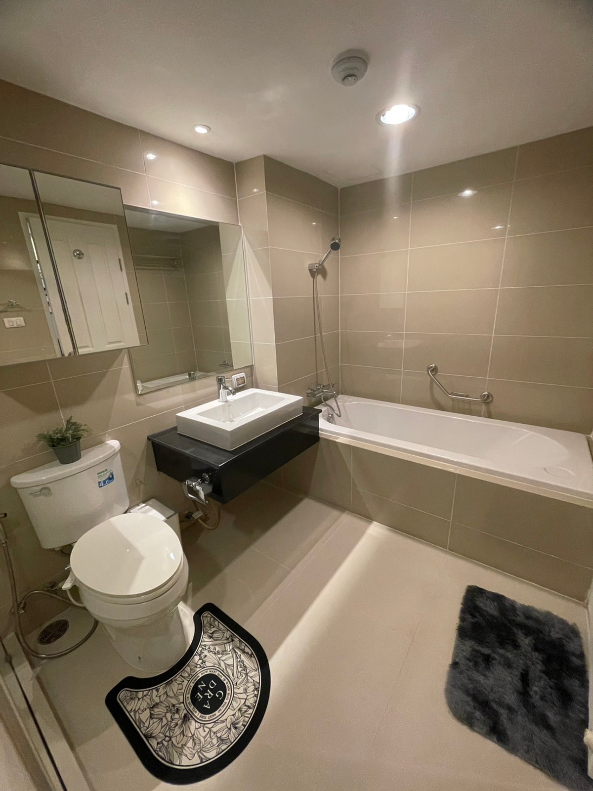 ขายคอนโดพระราม 9 เพชรบุรีตัดใหม่ RCA : Belle Grand Rama 9 / 3 Bedrooms (SALE WITH TENANT), เบลล์ แกรนด์ พระราม 9 / 3 ห้องนอน (ขายพร้อมผู้เช่า) JSMN078