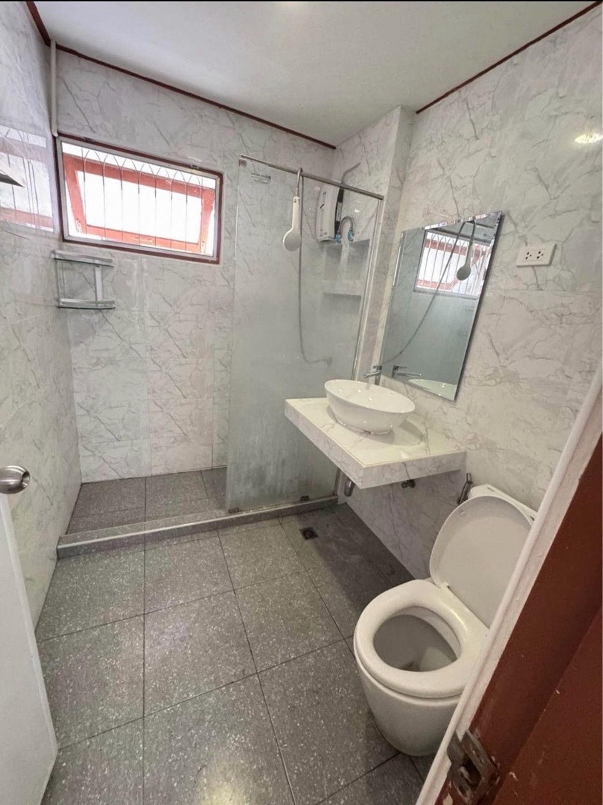 ขายบ้านพัฒนาการ ศรีนครินทร์ : ขายบ้านเดี่ยว พัฒนาการ 53 ใกล้แอร์พอร์ตลิงก์หัวหมาก 5 ห้องนอน ขนาด 90 ตร.ว ฟังก์ชันครบ เหมาะอยู่อาศัยจริงในทำเลศักยภาพ