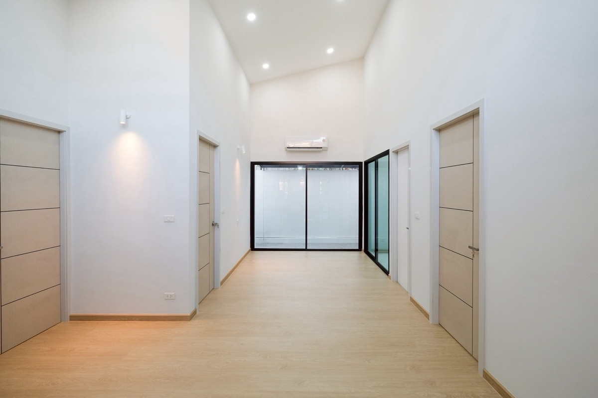 ขายบ้านลาดพร้าว101 แฮปปี้แลนด์ : บ้านเดี่ยวชั้นเดียว หลังริม 
หน้าบ้านไม่ชนกับใครค่ะ 