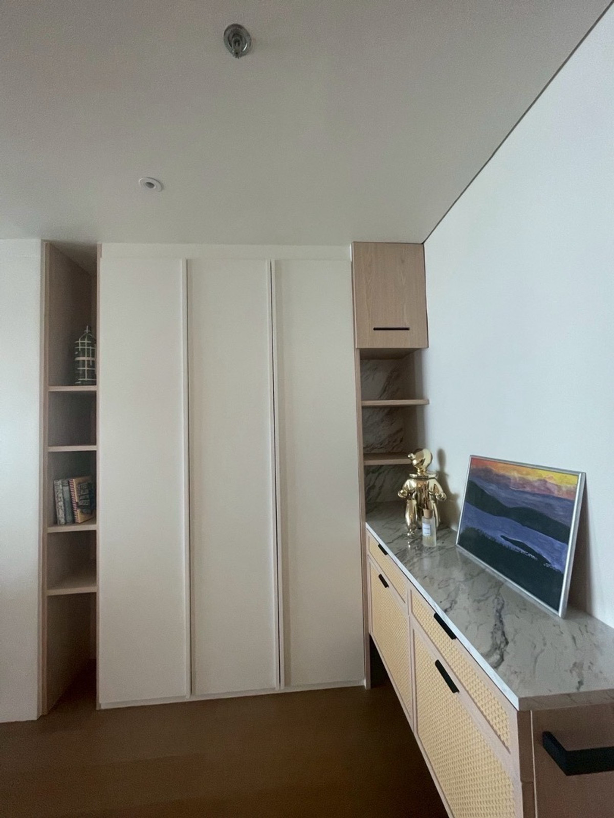 For RentCondoOnnut, Udomsuk : 🔥 FOR RENT: Spacious Renovated Condo near BTS Phra Khanong (3 mins walk) 🔥1bed large size 52sqm:37,000 THB/month