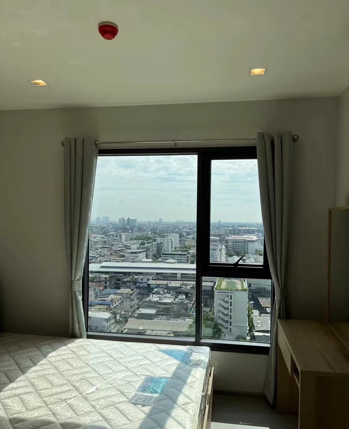 ให้เช่าคอนโดอ่อนนุช อุดมสุข : 🏙️✨ ให้เช่า/出租 Life Sukhumvit 62 ใกล้ BTS บางจาก 🚆 พร้อมอยู่ทันที! ✨🏙️