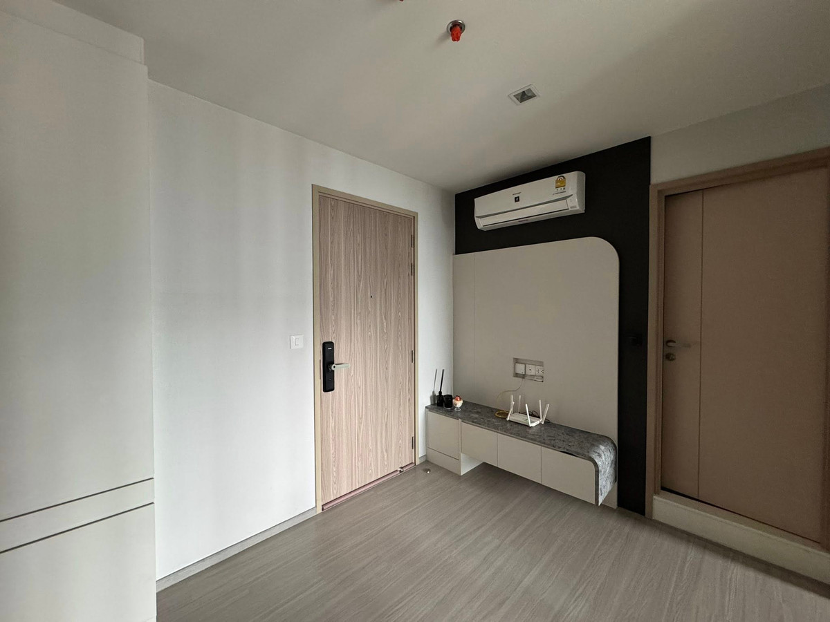 For RentCondoThaphra, Talat Phlu, Wutthakat : ⭐️ Life Sathorn Sierra ⭐️ 1 Bed 1 Bath, built-in furniture in the whole room, ready to move.