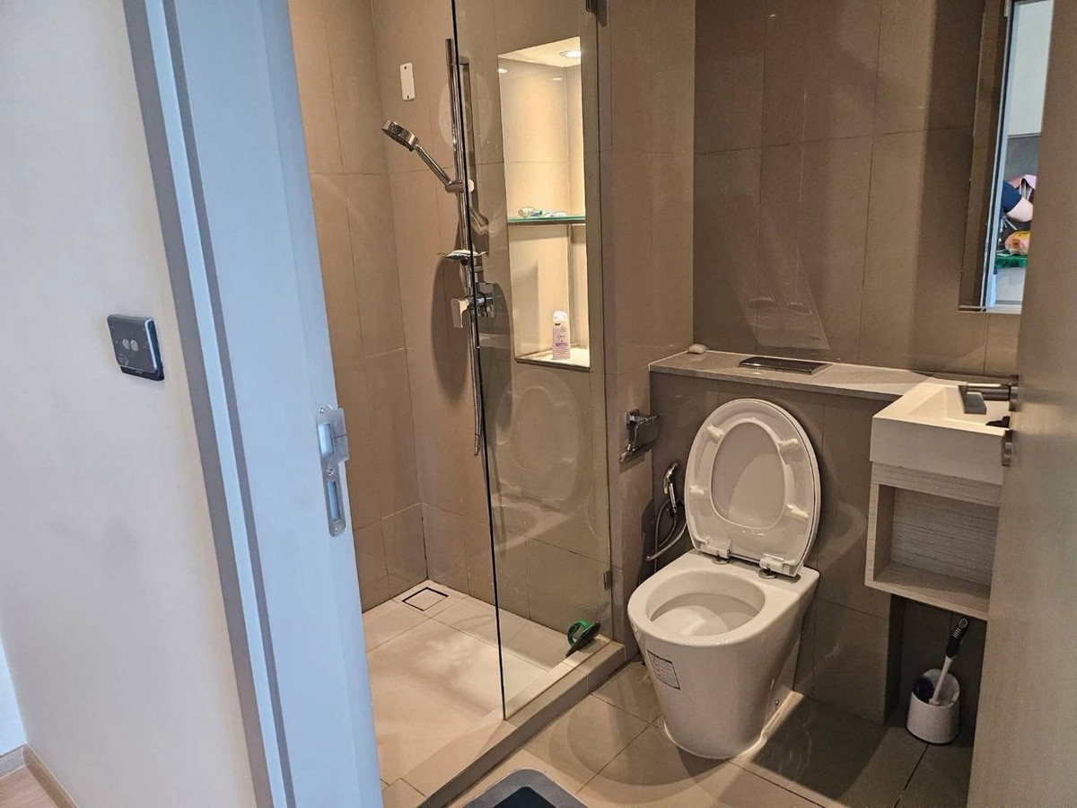 For SaleCondoThaphra, Talat Phlu, Wutthakat : 📍 Whizdom Station Ratchada - Thapra
🚆 Next to BTS Talat Phlu, very convenient to travel.
 Easy to rent, good yield