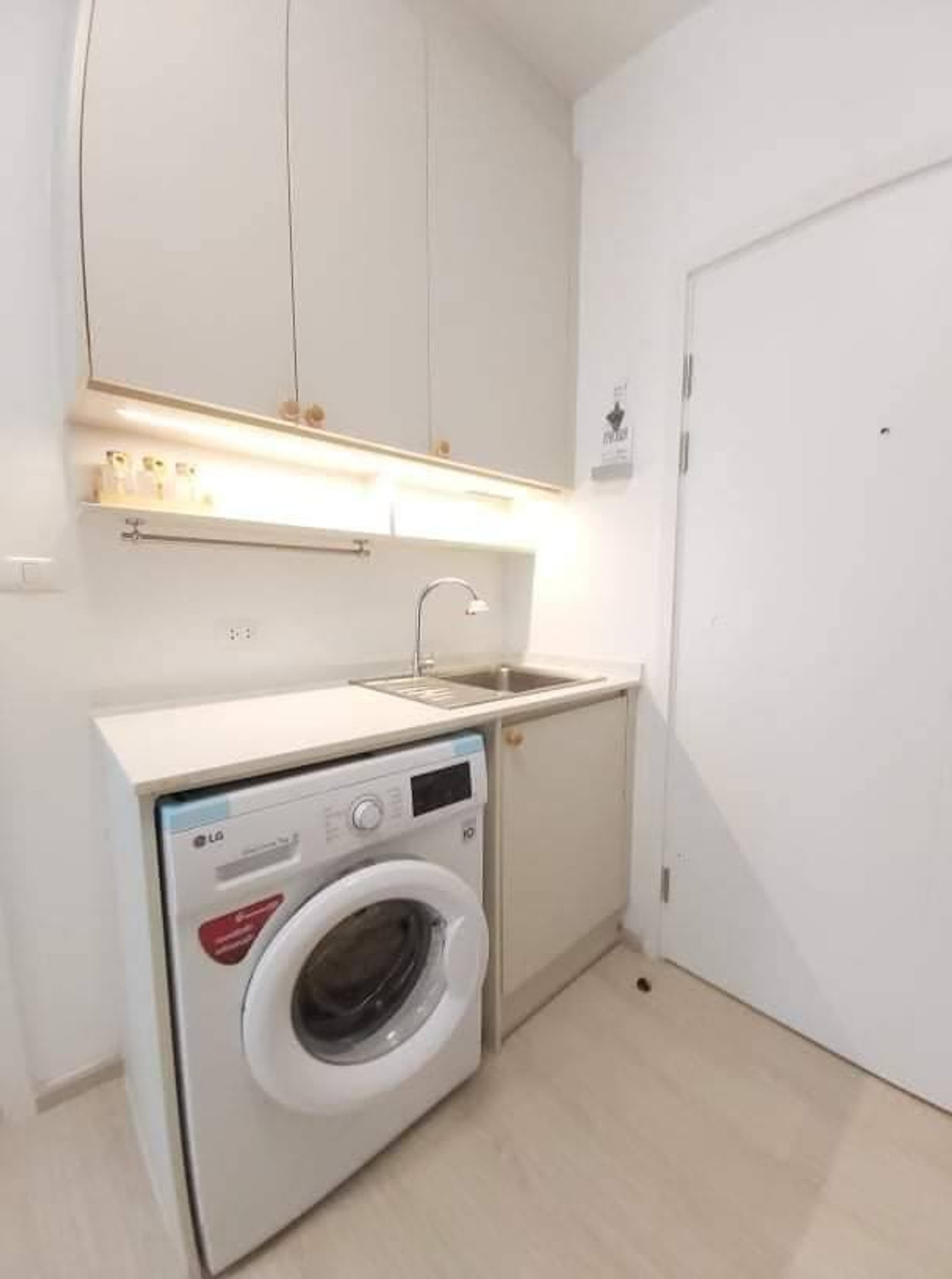 For RentCondoRatchadapisek, Huaikwang, Suttisan : Condo for rent near MRT Huai Khwang Chapter One Eco Ratchada-Huai kwang 089-6620022