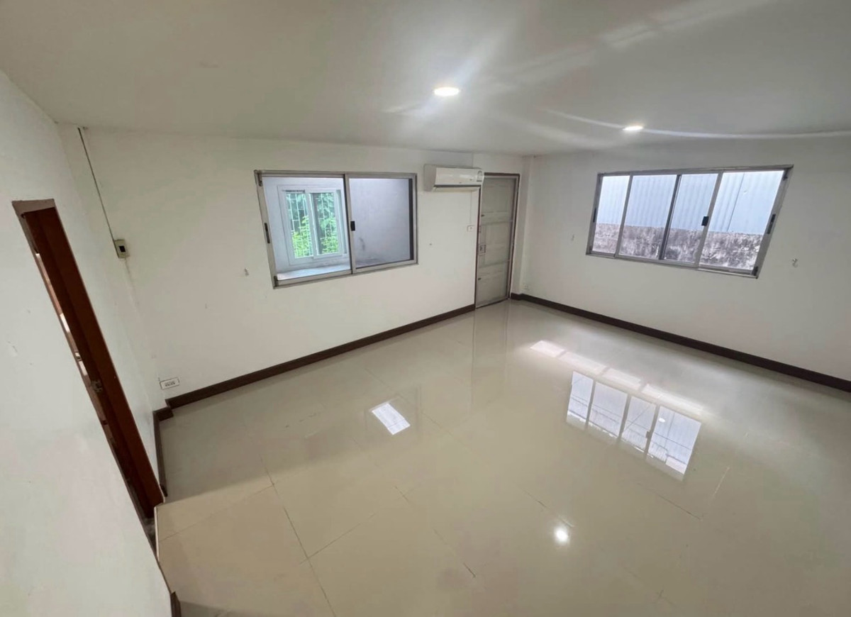 ขายบ้านพัฒนาการ ศรีนครินทร์ : ขายบ้านเดี่ยว พัฒนาการ 53 ใกล้แอร์พอร์ตลิงก์หัวหมาก 5 ห้องนอน ขนาด 90 ตร.ว ฟังก์ชันครบ เหมาะอยู่อาศัยจริงในทำเลศักยภาพ