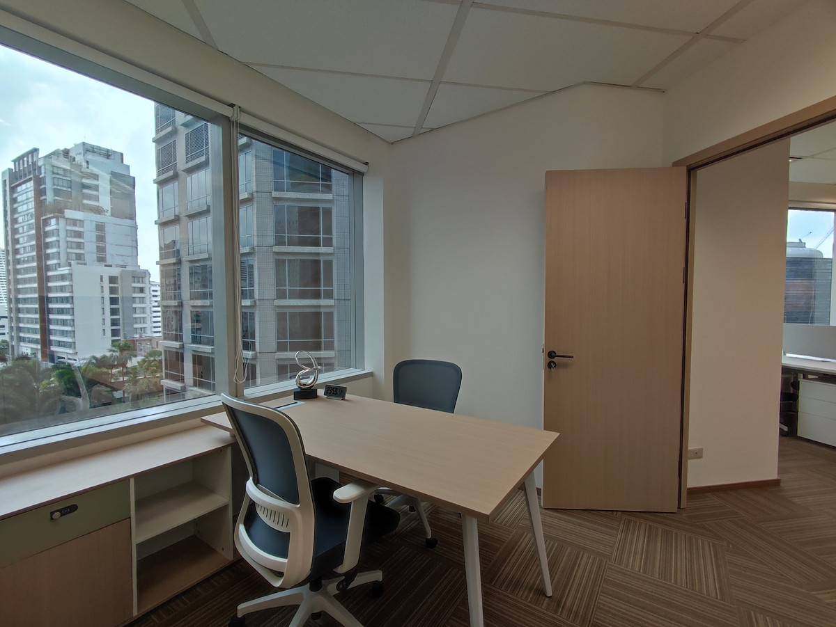 For RentOfficeWitthayu, Chidlom, Langsuan, Ploenchit : Office for rent, Ploenchit (Office For Rent), CRC Tower All Seasons Place, office space, size 100 - 1,700 square meters, price 990 baht/sq m, near BTS Ploenchit, Wireless Road, Lumpini, Chidlom, Pathumwan, Lang Suan 
 

