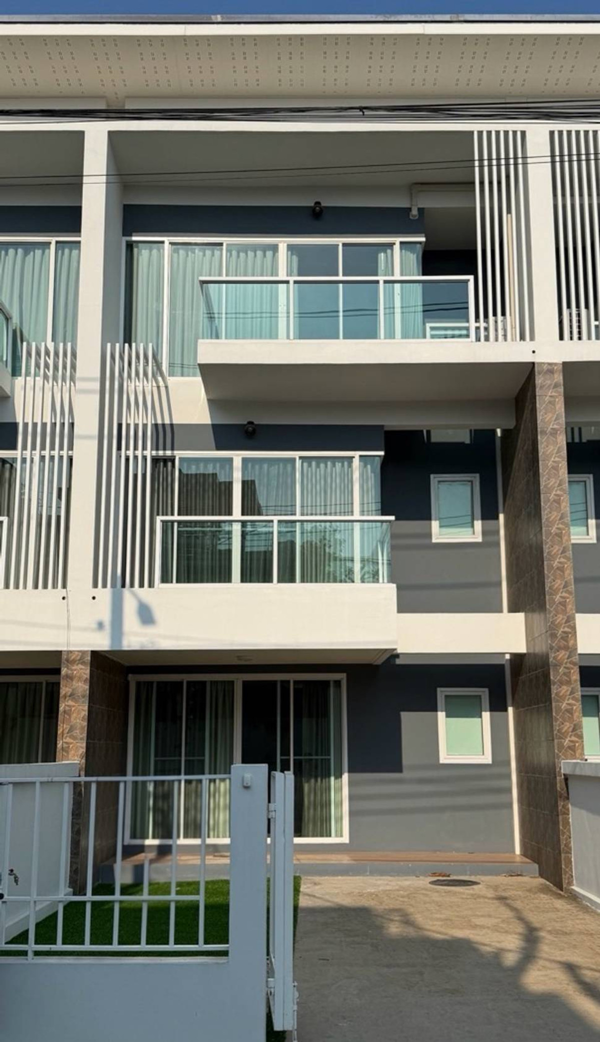 For RentTownhomeOnnut, Udomsuk : Townhome for rent, Modern Life by SP, near Seacon Square, Srinakarin, just 4 minutes.