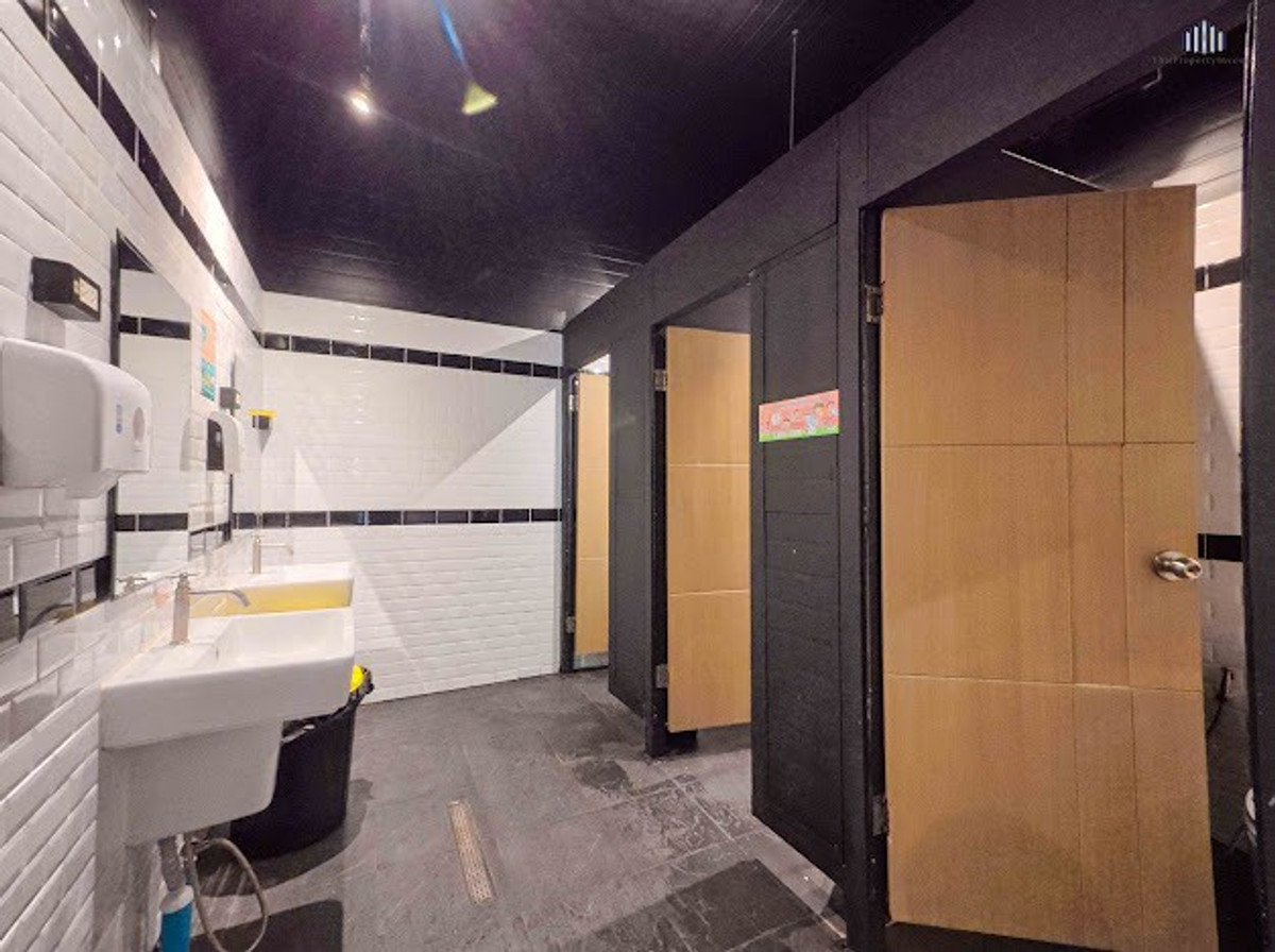 ขายร้านค้า/ตลาดนัดปิ่นเกล้า จรัญสนิทวงศ์ : พร้อมรับฟังทุกข้อเสนอ!!! สามารถดำเนินกิจการต่อได้ทันที ขายสิ่งปลูกสร้างพร้อมร้านอาหาร(ปิ้งย่าง) 503 ตารางเมตร ต้นซอยจรัญสนิทวงศ์ 32 พร้อมสัญญาเช่าระยะยาว 18 ปี บนที่ดิน 256 ตารางวา ราคาพิเศษ!!