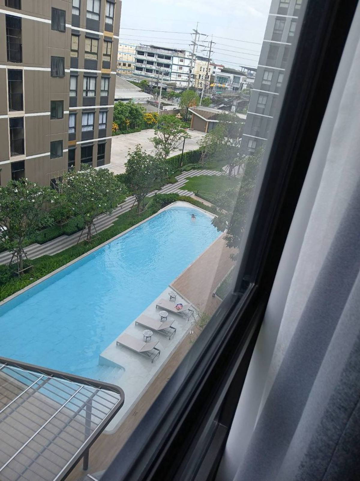ให้เช่าคอนโดลาดกระบัง สุวรรณภูมิ : ให้เช่าห้องใหม่กิ๊ก D condo air ดี คอนโด แอร์ ลาดกระบัง ตึกA ใกล้สนามบินสุวรรณภูมิ #วิวสระว่ายน้ำ #มีสระว่ายน้ำ #ระเบียงตะวันออก 