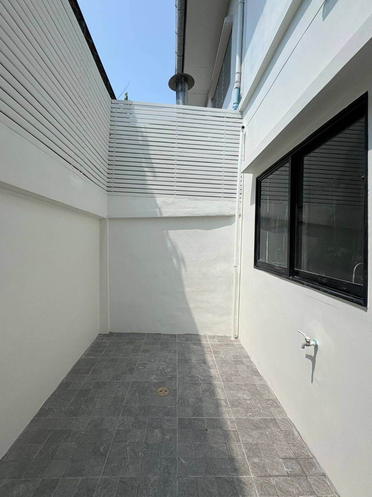 ขายทาวน์โฮมโชคชัย4 ลาดพร้าว71 : K-6833 ขายด่วน ! ทาวน์โฮม รีโนเวทใหม่ เกตุนุติการ์เด้น นาคนิวาส 38 พร้อมอยู่