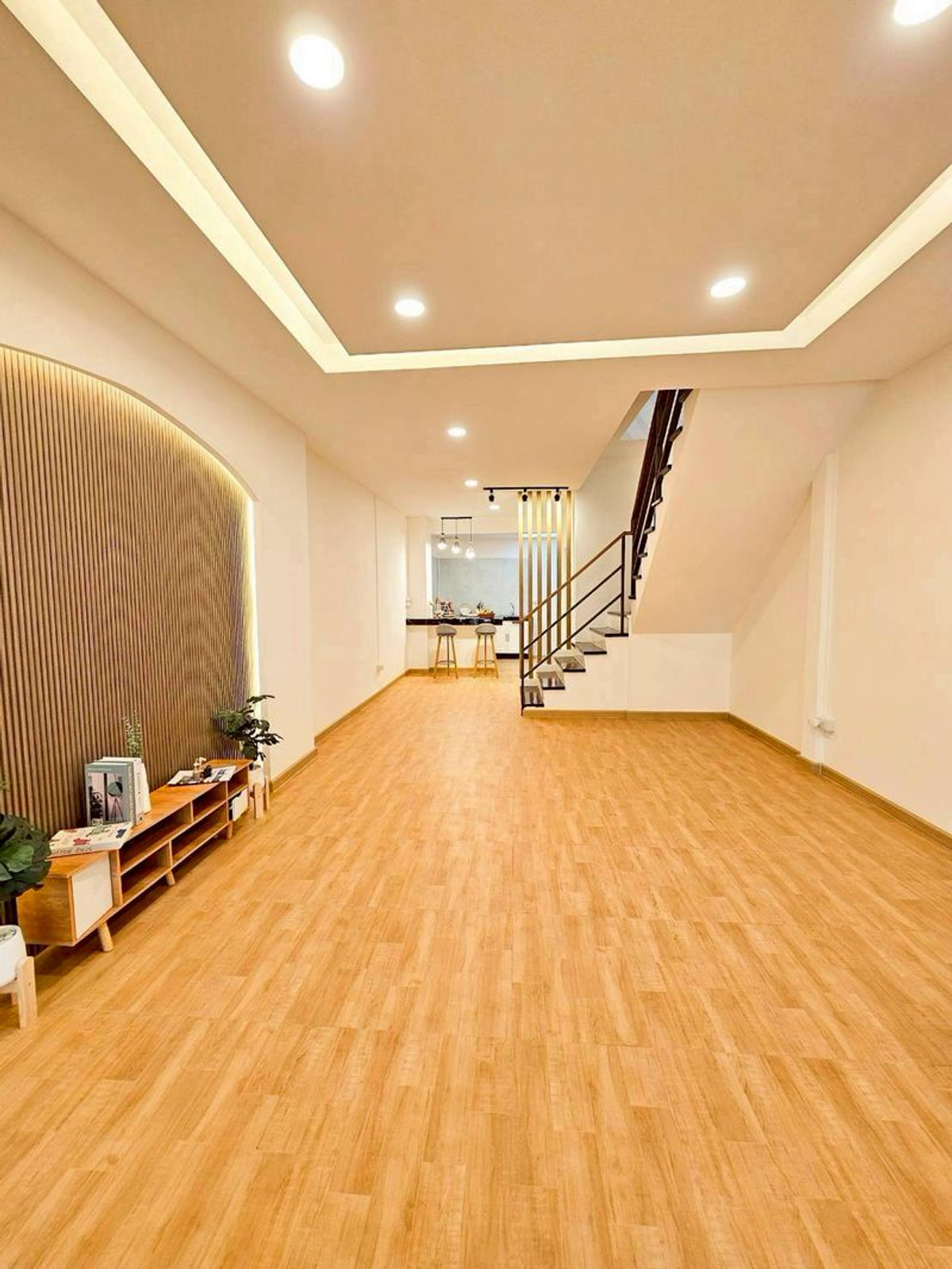 ขายทาวน์โฮมวิภาวดี ดอนเมือง หลักสี่ : ขาย ‼️ ทาวน์เฮ้าส์ หมู่บ้านอยู่เจริญ 2 ชั้น เนื้อที่ 17.5 ตารางวา 2 ห้องนอน 2 ห้องน้ำ ซอยวิภาวดีรังสิต 37 ติดถนนวิภาวดีรังสิต แขวงสนามบิน เขตดอนเมือง กรุงเทพมหานคร (ทำเลดี ตรงข้ามสนามบินดอนเมือง )