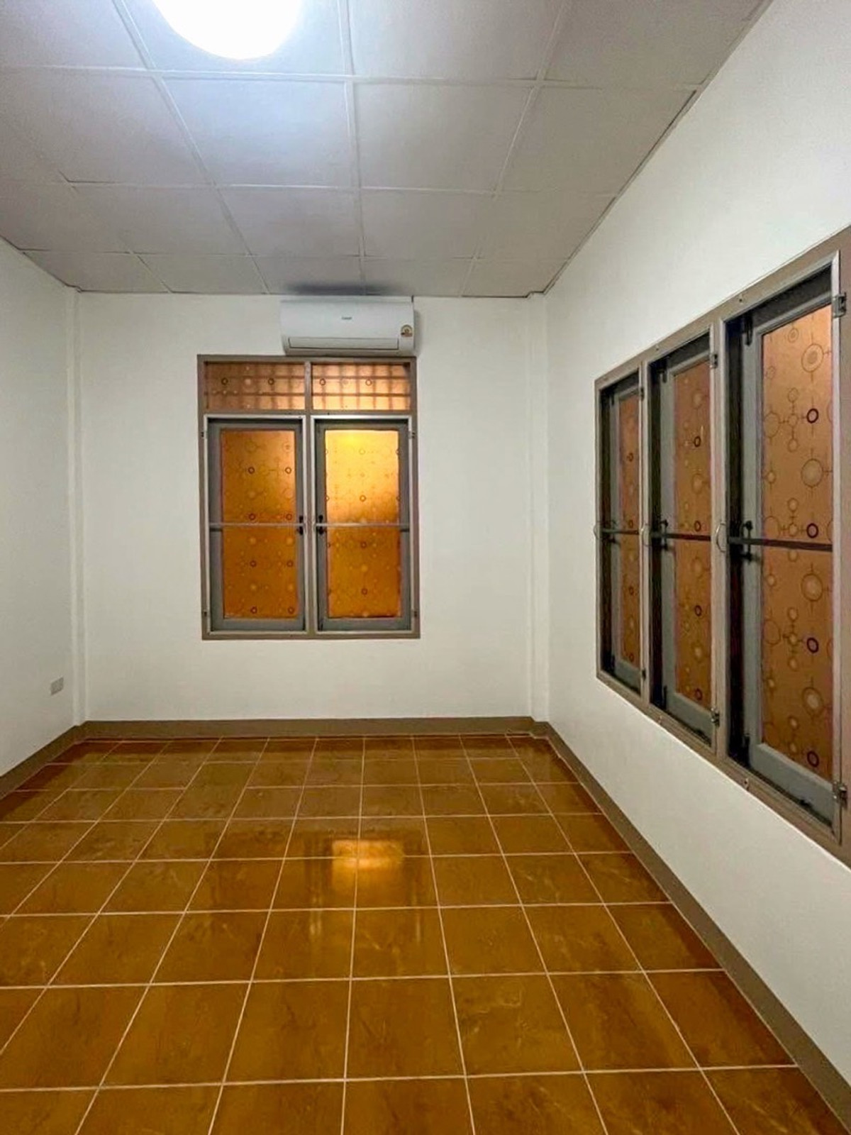 For SaleHouseSamut Prakan,Samrong : Reservation missed❗️💥Single-story townhouse for sale, renovated and ready to move in. There is space to add 1 more room💥📢 Installments only 5,000 /month.