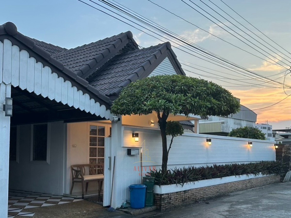 ให้เช่าบ้านพัฒนาการ ศรีนครินทร์ : RH034226 Detached house 3-beds for rent at Krung Thep Kritha area close to Airport Link Ban Thap Chang