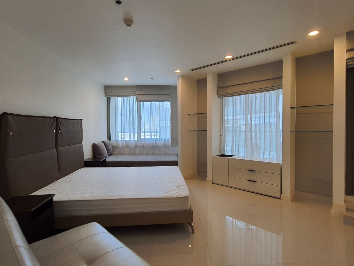 ขายคอนโดสุขุมวิท อโศก ทองหล่อ : Rare Item!! ห้องหายากไซส์ใหญ่ทำเลดีมาก เดินถึง BTS&MRT และใกล้สวนเบญฯ ไปเต้นแอโรบิคได้ทุกวัน หรือจะพาน้องหมาไปเดินเล่นก็ได้เพราะที่นี่ Pet friendly ✨The Lakes✨ 2 ห้องนอน 2 ห้องน้ำ ขนาด 176 ตร.ม ใกล้ BTS / MRT อโศก/สุขุมวิท (0.6 กม.) Tel.0982645161 