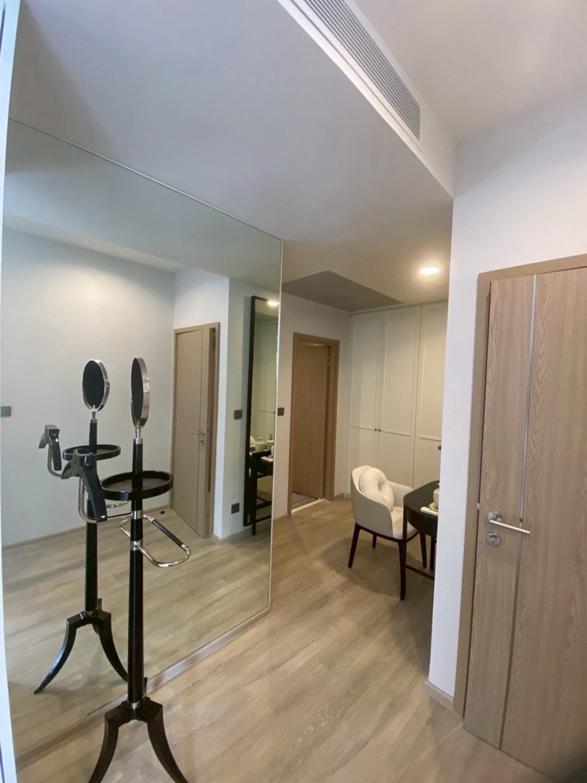 For RentCondoRama9, Petchburi, RCA : pynn soonvijai 3 bedroom ready to move in