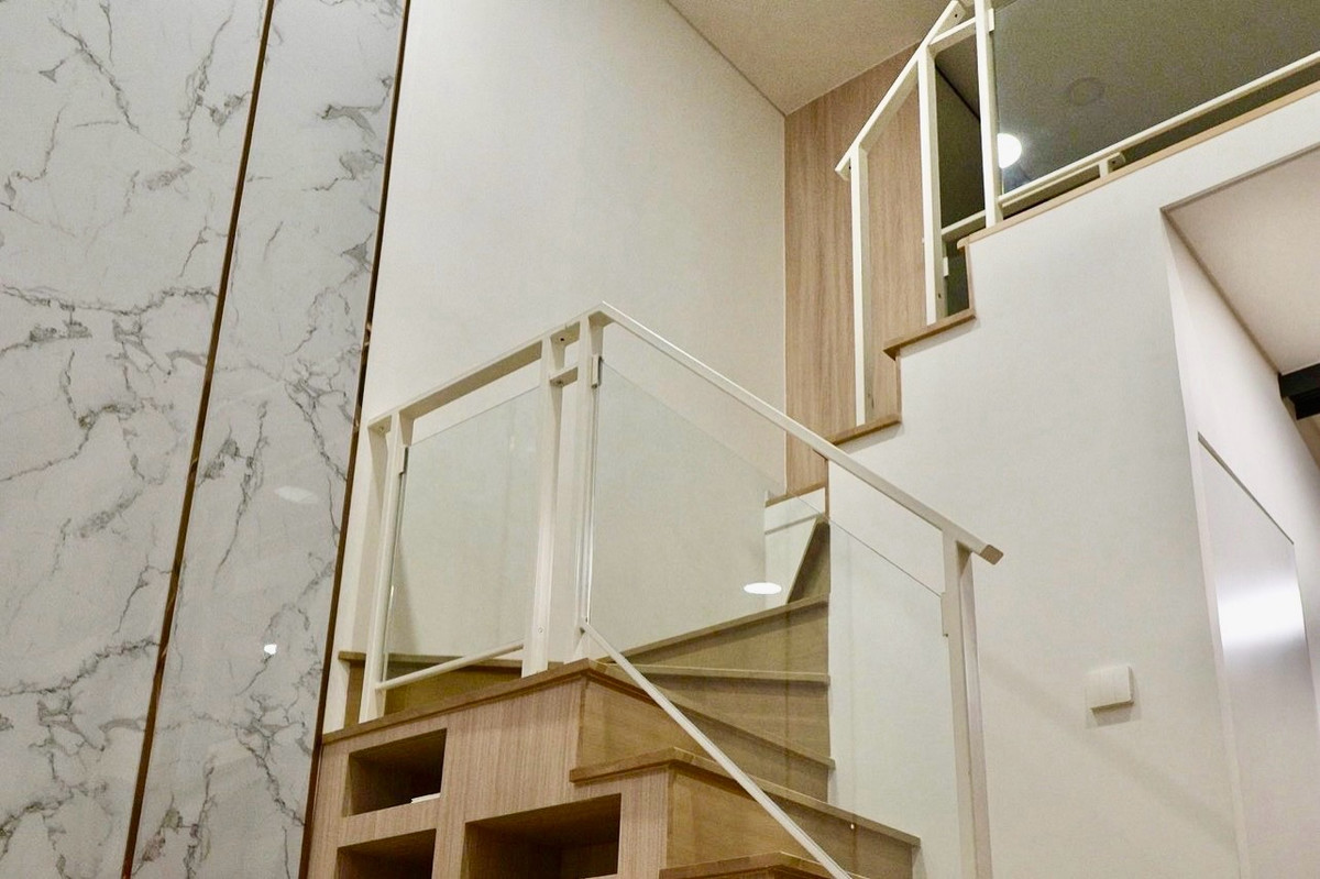 ให้เช่าคอนโดพระราม 9 เพชรบุรีตัดใหม่ RCA : ✨ Duplex หรู ใจกลางพระราม 9
แต่งครบ พร้อมอยู่ ฟีลโรงแรม 5 ดาว ✨

📍 Landmark @ MRTA พระราม 9
ทำเลศักยภาพ ใกล้ทุกไลฟ์สไตล์