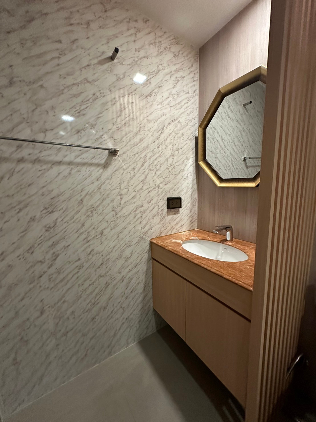 For RentCondoOnnut, Udomsuk : Hot Deal! 3BR Luxury Condo @ Wishdom Connect Sukhumvit | 128 sqm | High Floor | 120,000 THB