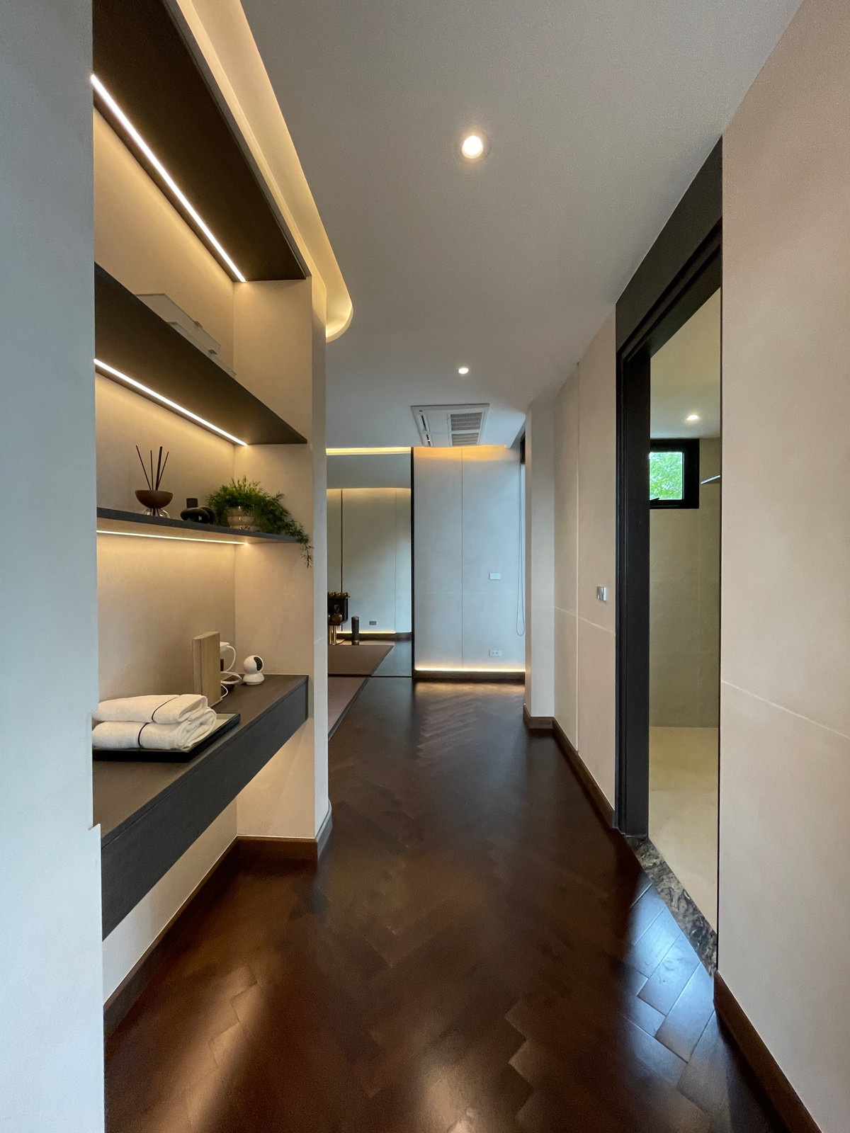 ขายบ้านเลียบทางด่วนรามอินทรา : "หนึ่งเดียวบนเลียบด่วน! Cira Residences บ้านเดี่ยว Ultra-Luxury 3.5 ชั้น พื้นที่ 845 ตร.ม. พร้อมสระว่ายน้ำส่วนตัว | ใกล้ทองหล่อ-พระราม 9 เพียงไม่กี่นาที (สังคมส่วนตัวเพียง 9 ยูนิต)"