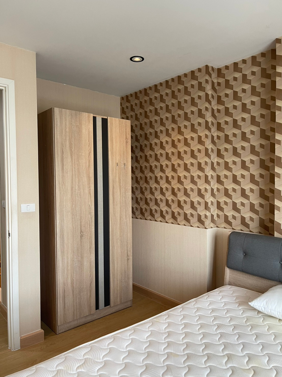 For RentCondoThaphra, Talat Phlu, Wutthakat : OMG3008  [ The President Sathorn - Ratchaphruek 3 ]  Fully furnished 1 Bedroom - for RENT 27-Mar-26