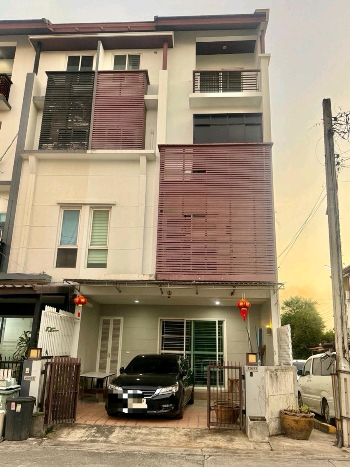 ให้เช่าทาวน์โฮมบางนา แบริ่ง ลาซาล : ทาวน์โฮม
ให้เช่า
🔥For Rent 35,000K🔥ให้เช่า ทาวน์โฮม 4 ชั้น 6ห้องนอน 4ห้องน้ำ 2 ที่จอดรถ ติดถนนนัมเบอร์วัน-ราม2 มหาวิทยาลัยรามคำแหง2 ใกล้ห้างสรรพสินค้าเมกาบางนา เดินทางสะดวก ทำเลดี ตึกหัวมุม เด่นมาก ติดถนนใหญ่ เหมาะสำหรับทำออฟฟิศ สนง. แหล่งที่พักอาศัย ห