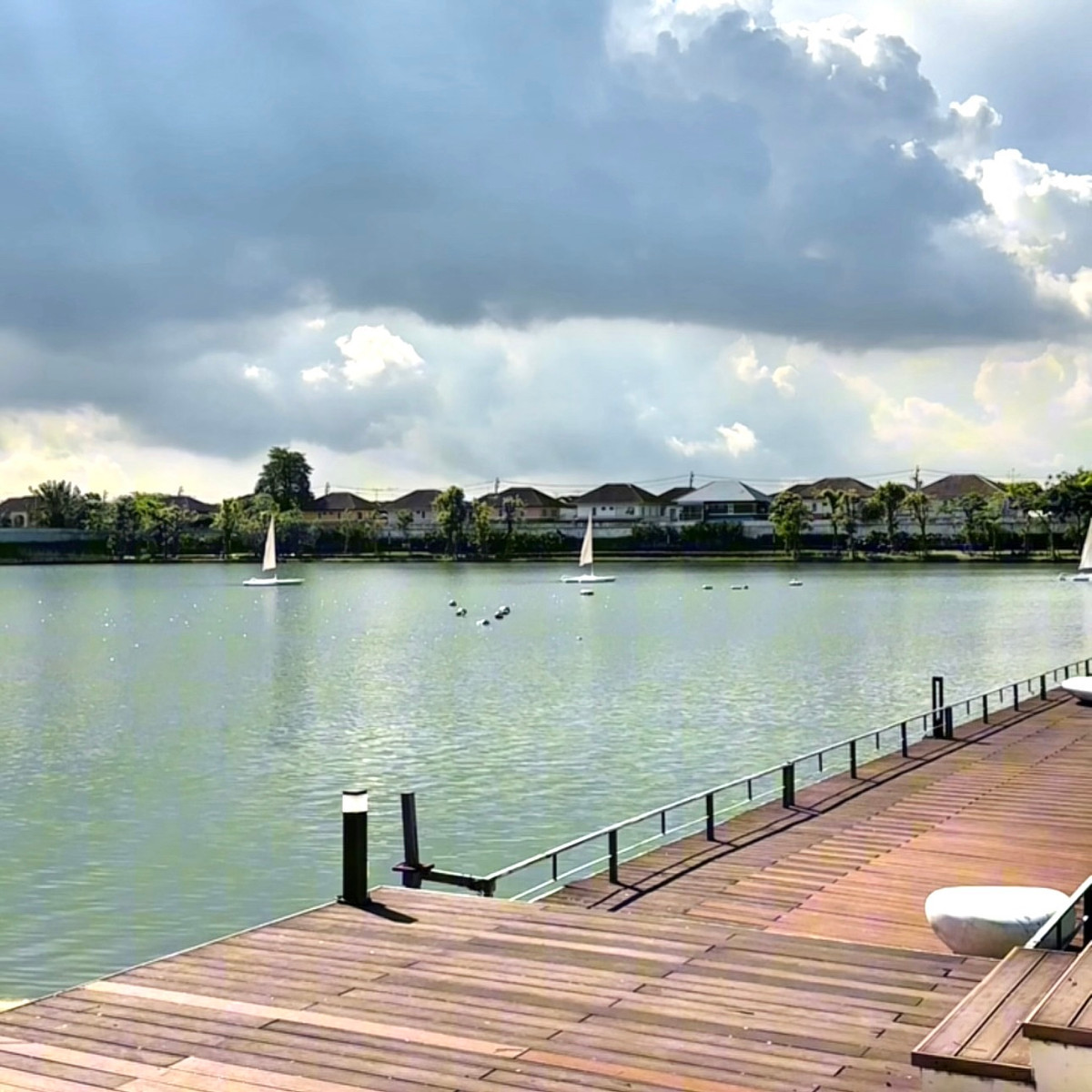 ขายบ้านนวมินทร์ รามอินทรา : ขายบ้านโครงการคุณภาพ วิวทะเลสาบ บรรยากาศดี 